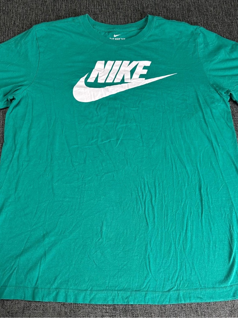 Nike Sportswear green t-shirt with white Nike logo, size M Crewneck Running Tee